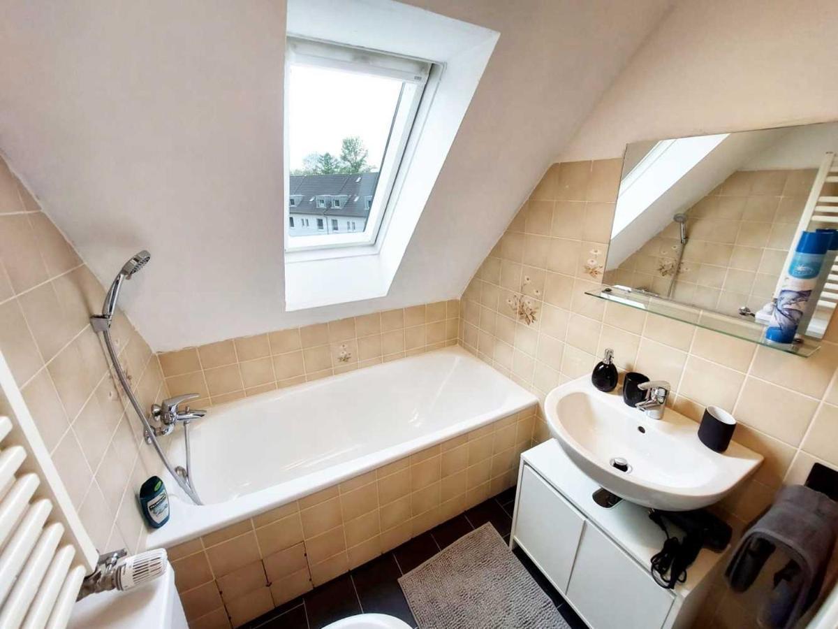Cozy Apartment With Garden In Gelsenkirchen Esterno foto